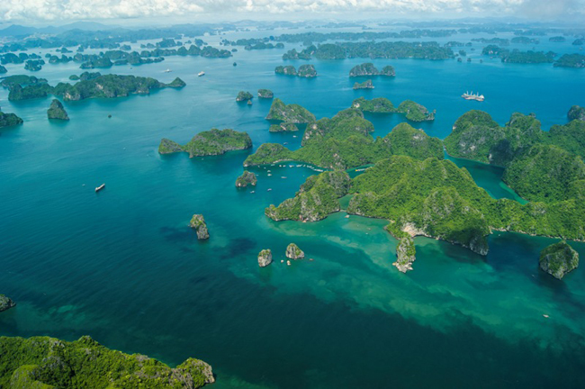 Halong Bay scenic seaplane tour