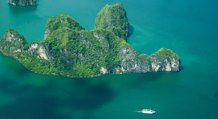 Halong Bay Sightseeing Seaplane in 25 Minutes