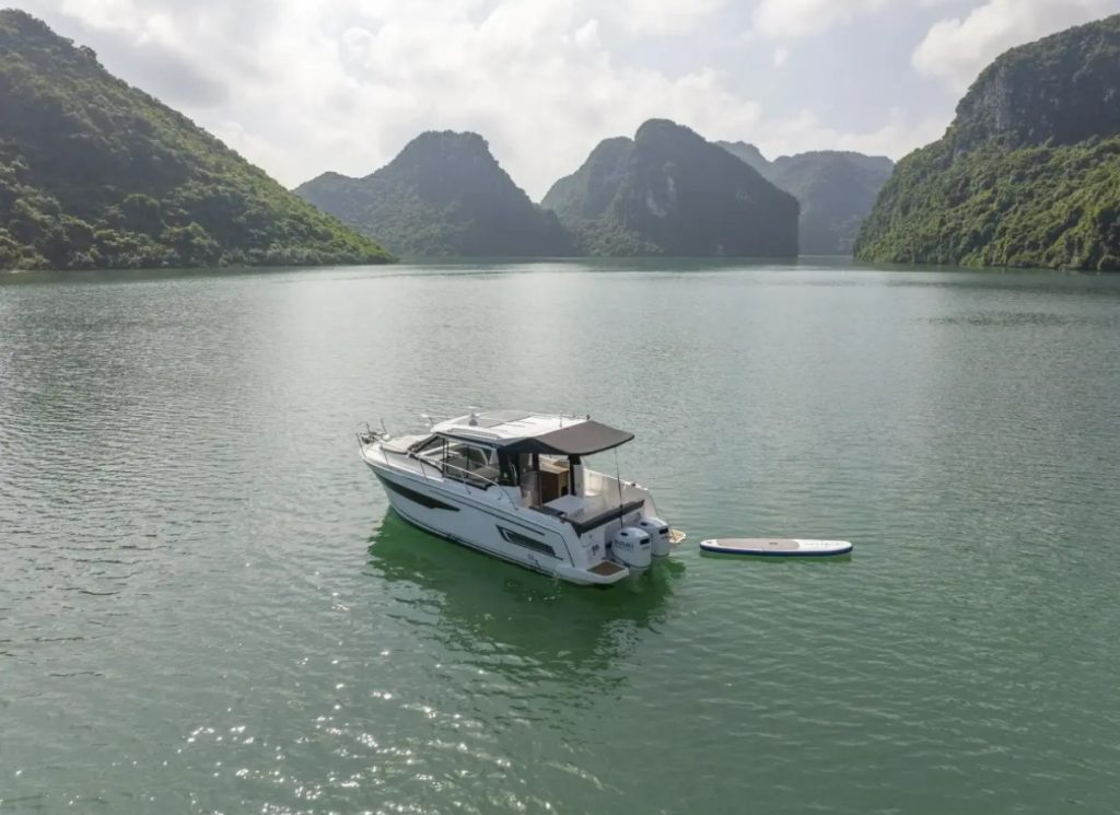 Merry Fisher Yacht in Halong Bay