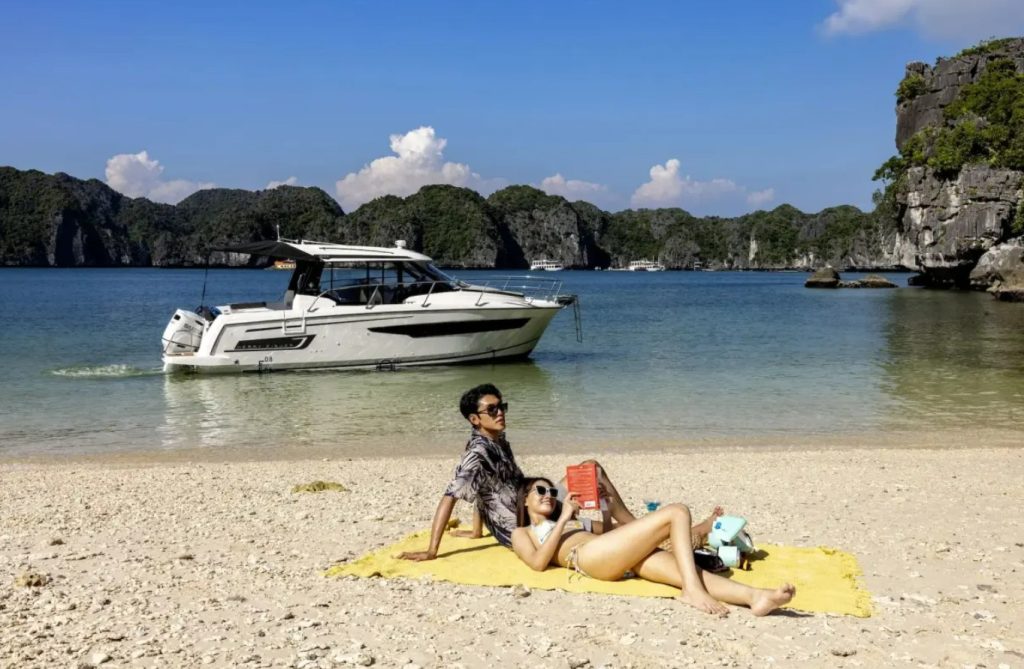 Merry Fisher Yacht in Halong Bay